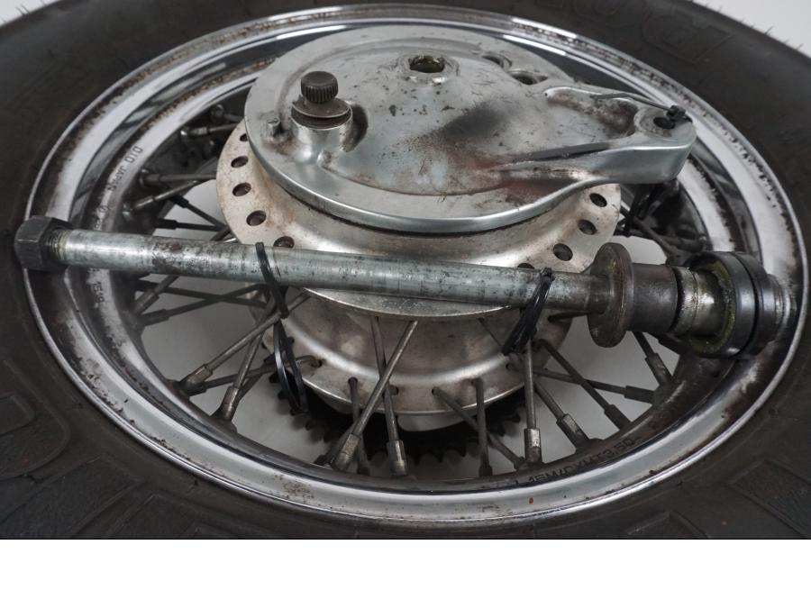 Höger sida på Hjulpaket från en Honda VT 600 C -1995 motorcykel.