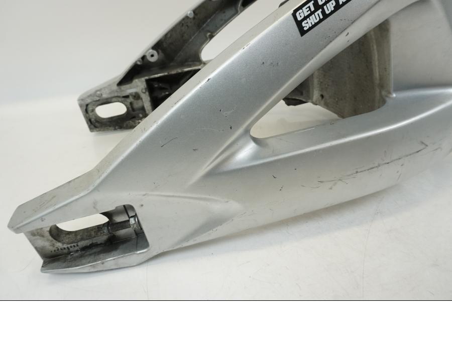 Snett nerifrån på Sving från en Suzuki GSX 1300 BK -2008 motorcykel.