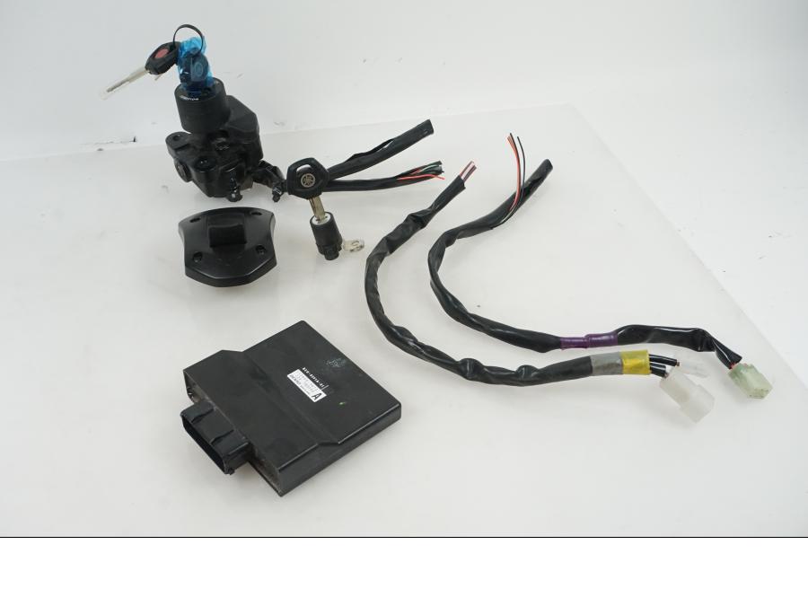 Framsidan på Låssats från en Yamaha Ténéré 700 Rally -2021 motorcykel.