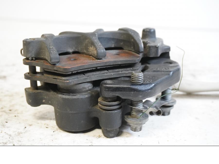 Höger sida på Bromsok från en BMW F 800 GS -2009 motorcykel.