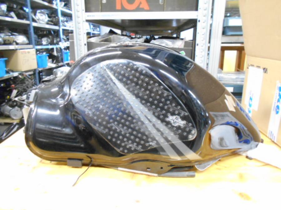 Baksidan på Bensintank från en Suzuki GSX 1300 R -2009 motorcykel.