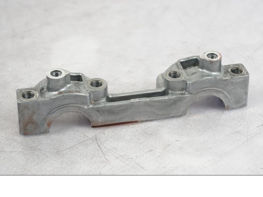 Baksidan på Kamaxelöverfall från en Kawasaki Z 900 -2019 motorcykel.