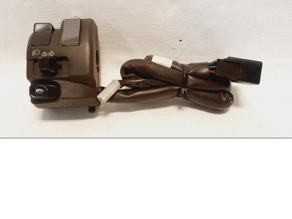 Framsidan på Styrelreglage från en Kawasaki GTR 1400 -2008 motorcykel.