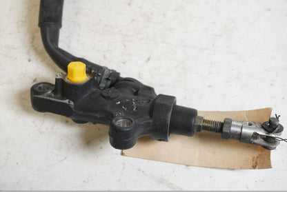 Vänster sida på Bromshuvudcylinder från en Yamaha YZF R6 -1999 motorcykel.