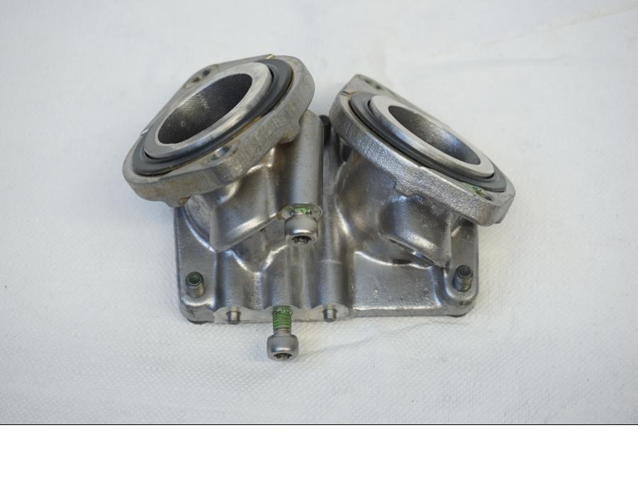 Framsidan på Insug från en Kawasaki VN 900 -2006 motorcykel.