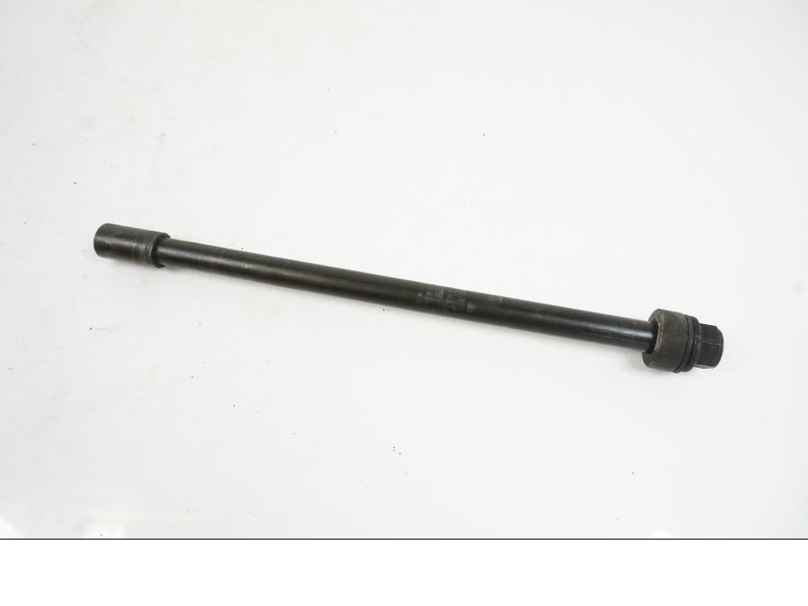 Baksidan på Axel från en Yamaha BT 1100 -2003 motorcykel.