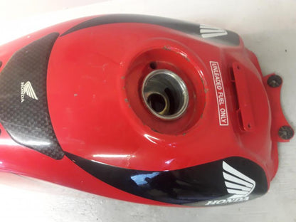 Höger sida på Bensintank från en Honda CBR 125 R -2008 motorcykel.