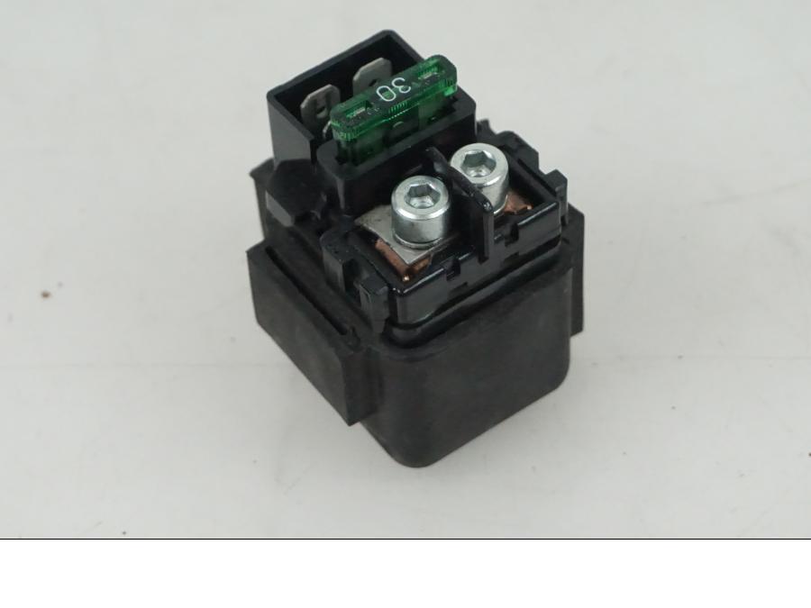 Framsidan på Startrelä från en Honda CBR 1000 -2005 motorcykel.