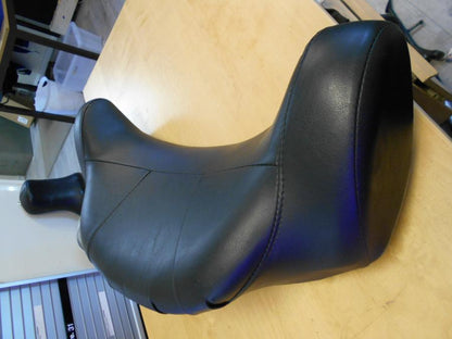 Snett uppifrån på Ryggstöd från en H-D Street Glide FLHX -2004 motorcykel.