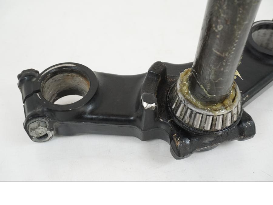 Snett uppifrån på Gaffelkrona från en Suzuki GS 1000 -1978 motorcykel.