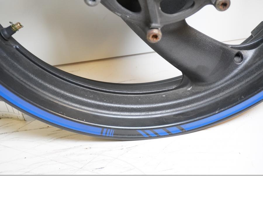 Höger sida på Fälg från en Yamaha YZF 600 R -1997 motorcykel.