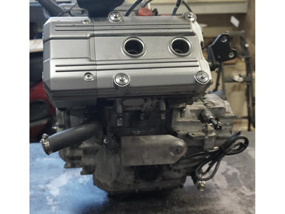 Baksidan på Motor från en Honda ST 1100 -1999 motorcykel.