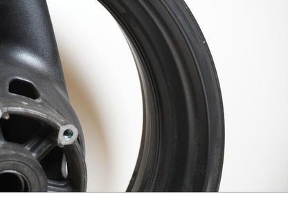 Vänster sida på Fälg från en Yamaha YZF 1000 R -1997 motorcykel.