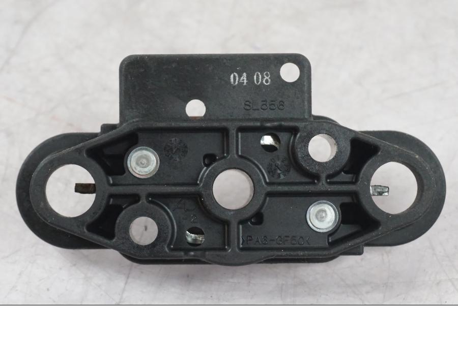 Extrabild1 på Sadellåsmekanism från en Suzuki GSF 1250 -2010 motorcykel.