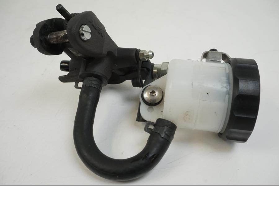 Höger sida på Bromshuvudcylinder från en BMW S 1000 R -2019 motorcykel.