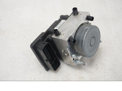 Framsidan på ABS Modulator från en Ducati Monster 796 -2013 motorcykel.