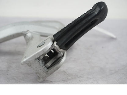 Snett uppifrån på Fotpinne från en KTM 690 SM R -2009 motorcykel.