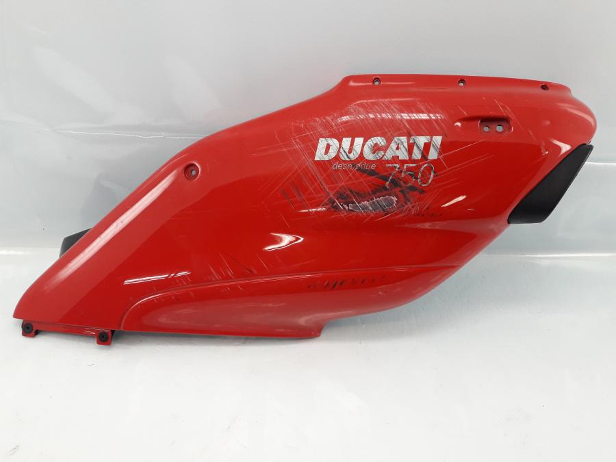 Framsidan på Sidkåpa från en Ducati 750 SS -2000 motorcykel.