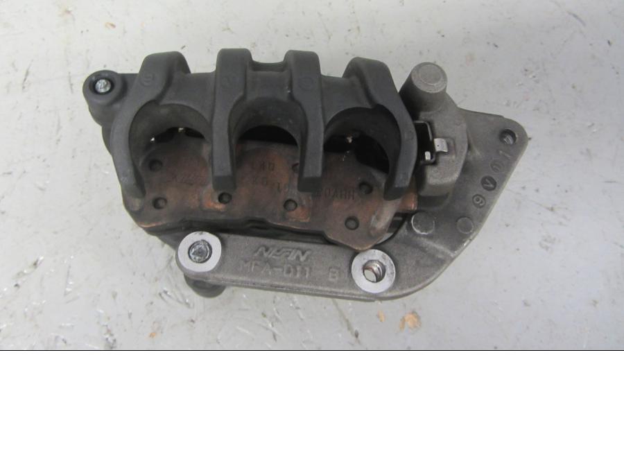 Höger sida på Bromsok från en Honda CB 1000 R -2010 motorcykel.