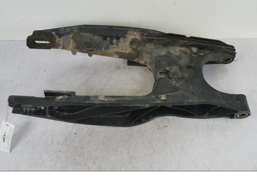 Baksidan på Sving från en KTM 1290 Super Adventure R -2018 motorcykel.