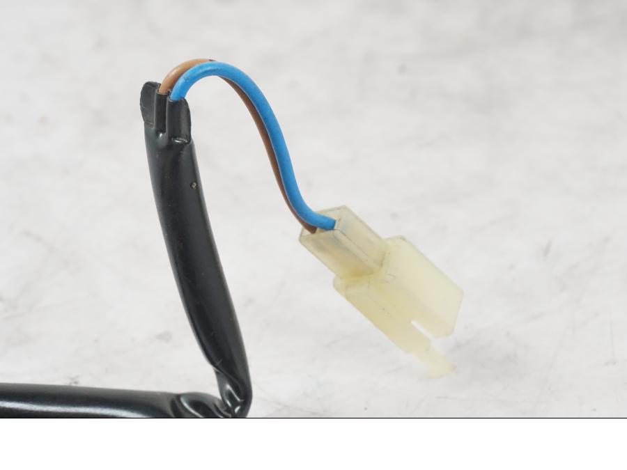 Snett uppifrån på Bromsljuskontakt från en Kawasaki ZZ-R 1400 -2009 motorcykel.