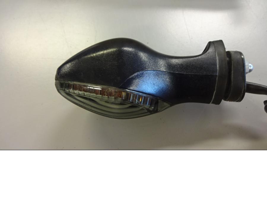 Höger sida på Blinkers från en Honda CB 500 F -2013 motorcykel.