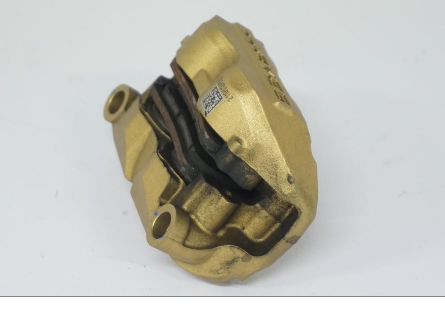 Snett nerifrån på Bromsok från en BMW R 1250 GS -2022 motorcykel.