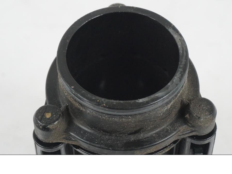 Snett uppifrån på Luftrör från en MV Agusta Dragster -2014 motorcykel.