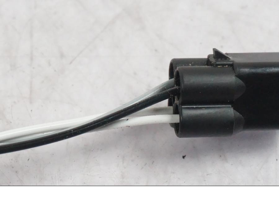 Snett nerifrån på Lambdasond från en Ducati Multistrada V4 -2024 motorcykel.