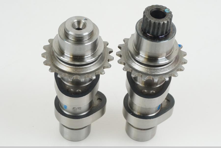 Höger sida på Kamaxel från en H-D FXD Dyna Glide -2013 motorcykel.