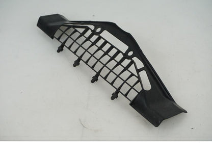 Snett nerifrån på Luftintag från en Honda CBR 1000 -2005 motorcykel.