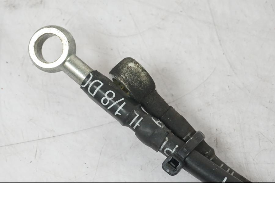 Baksidan på Bromsledning från en Triumph Daytona 955I -2000 motorcykel.