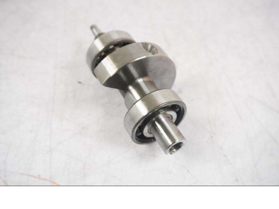 Framsidan på Balansaxel från en KTM 125 Duke -2017 motorcykel.