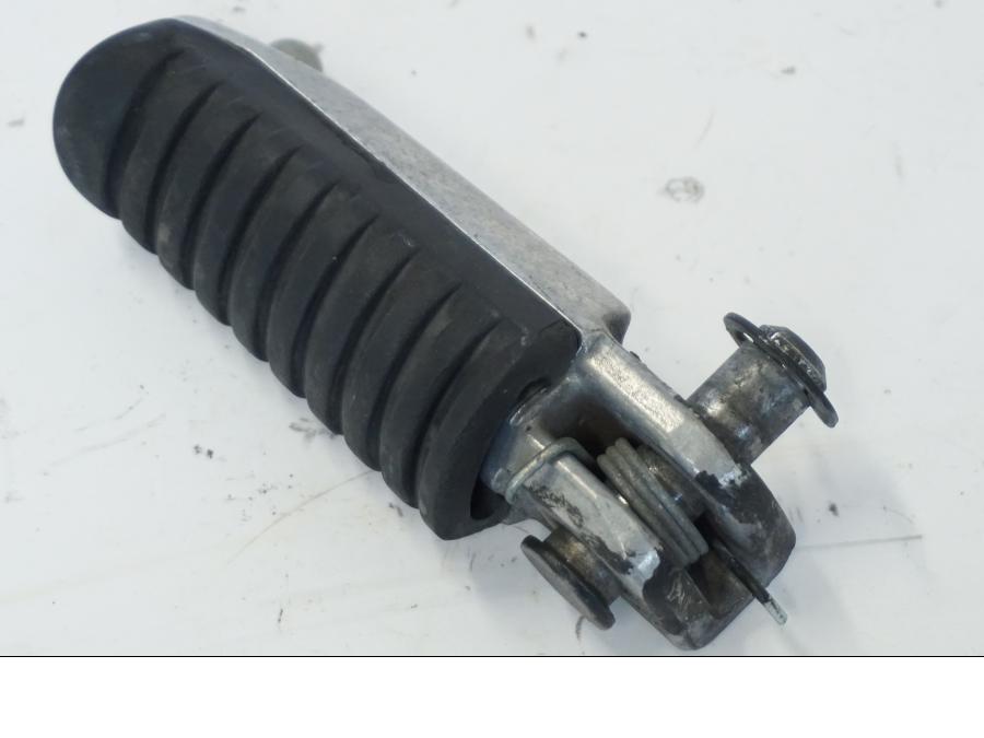 Snett uppifrån på Fotpinne från en Kawasaki ZR-7 -2001 motorcykel.