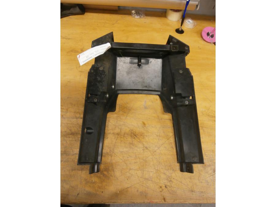 Vänster sida på Bakvinge från en Kawasaki GPZ 900 -1988 motorcykel.