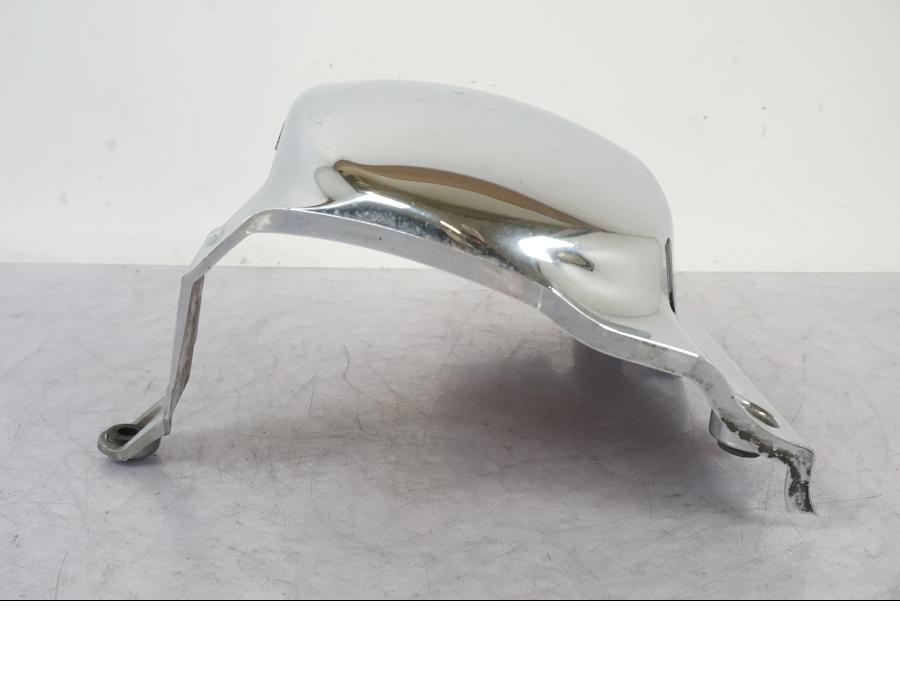 Baksidan på Transmissionskåpa från en Suzuki VL 800 -2002 motorcykel.