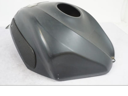 Snett nerifrån på Tankkåpa från en Suzuki GSX-R 750 -2007 motorcykel.