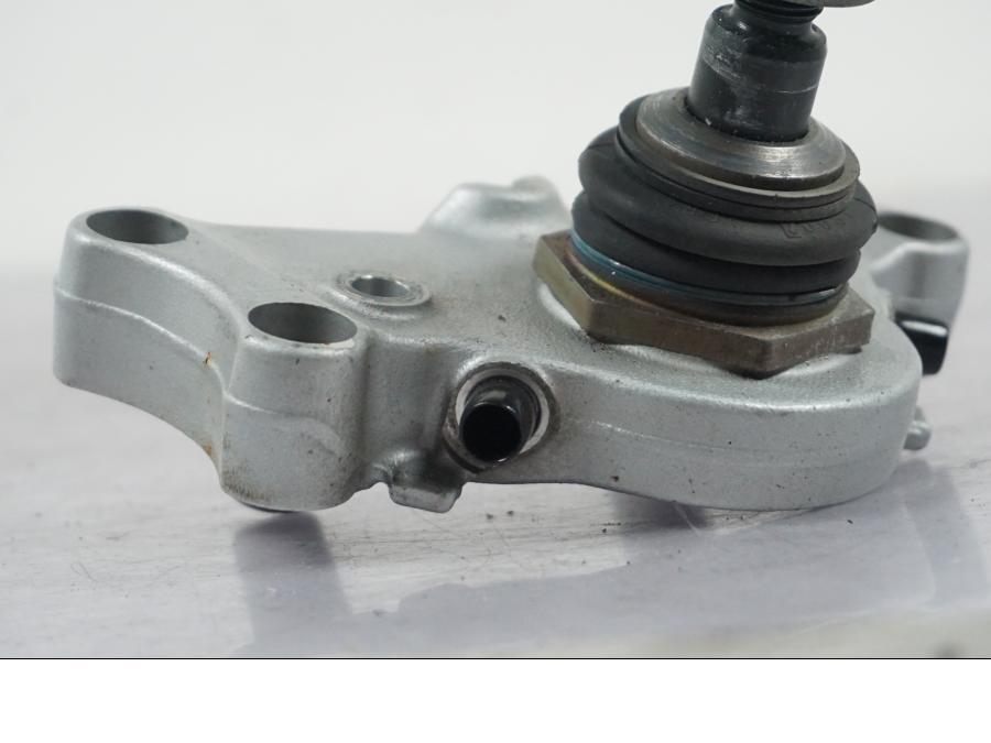 Vänster sida på Gaffelkrona från en BMW R 1200 R -2007 motorcykel.