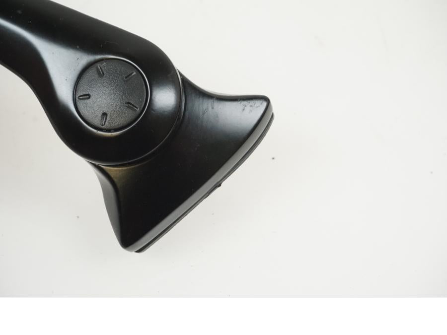 Snett nerifrån på Backspegel från en Yamaha YZF-R7 -2022 motorcykel.