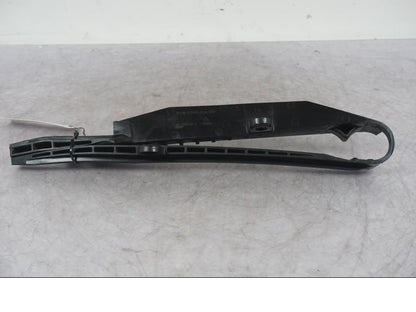 Framsidan på Kedjeguide från en KTM 1290 Super Adventure S -2022 motorcykel.