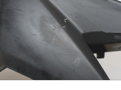 Snett nerifrån på Bakvinge från en Suzuki GSX-R 750 -2009 motorcykel.