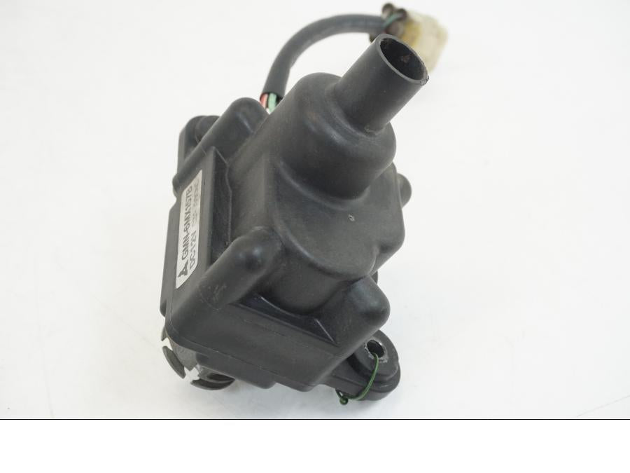 Vänster sida på Avgasspjällmotor från en Honda NSR 125 -1991 motorcykel.