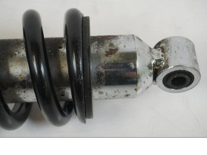 Snett uppifrån på Stötdämpare från en BMW F 650 CS -2002 motorcykel.