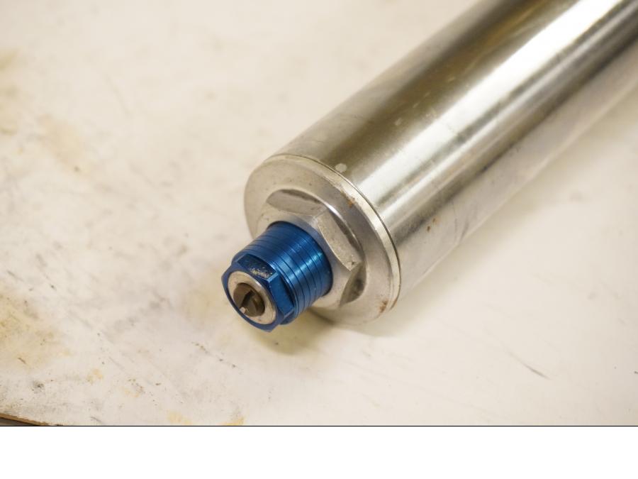 Vänster sida på Gaffelben från en Kawasaki ZX-9R -2002 motorcykel.