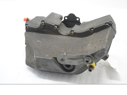 Höger sida på Oljetank från en Yamaha MT-03 -2007 motorcykel.