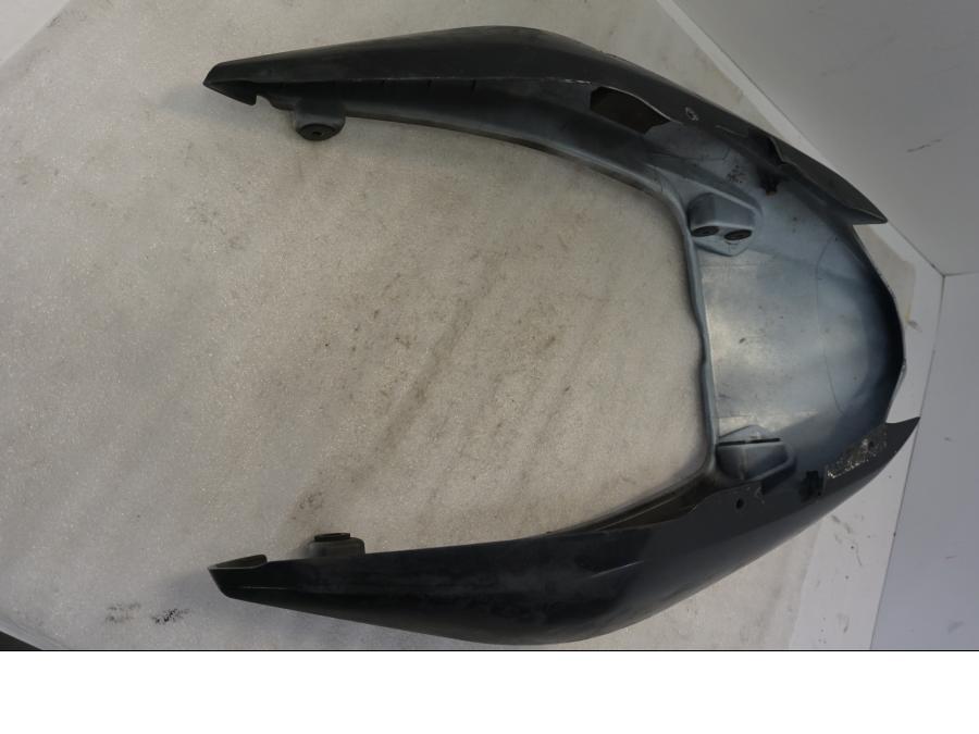 Snett uppifrån på Bakvinge från en Suzuki GSX 1400 -2002 motorcykel.