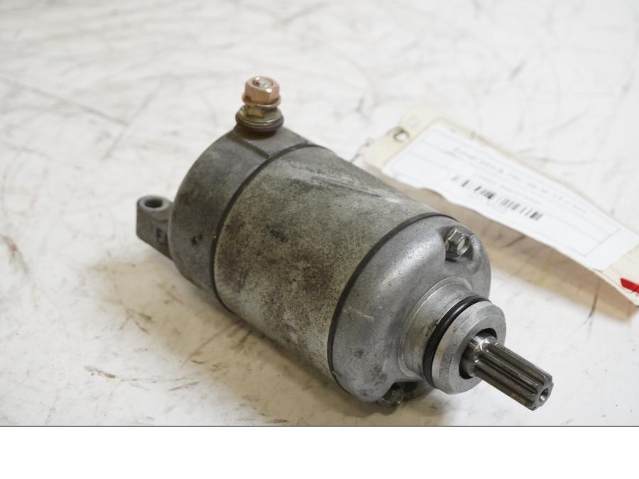 Framsidan på Startmotor från en Suzuki GSX-R 750 -1996 motorcykel.