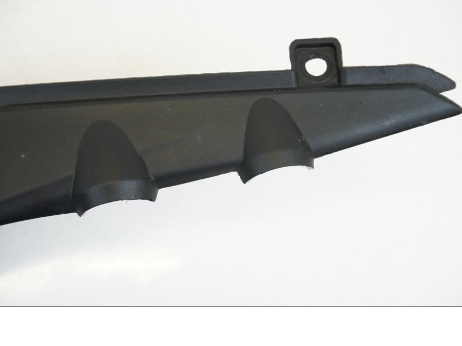 Snett uppifrån på Sidopanel från en Ducati Streetfighter V4 -2020 motorcykel.