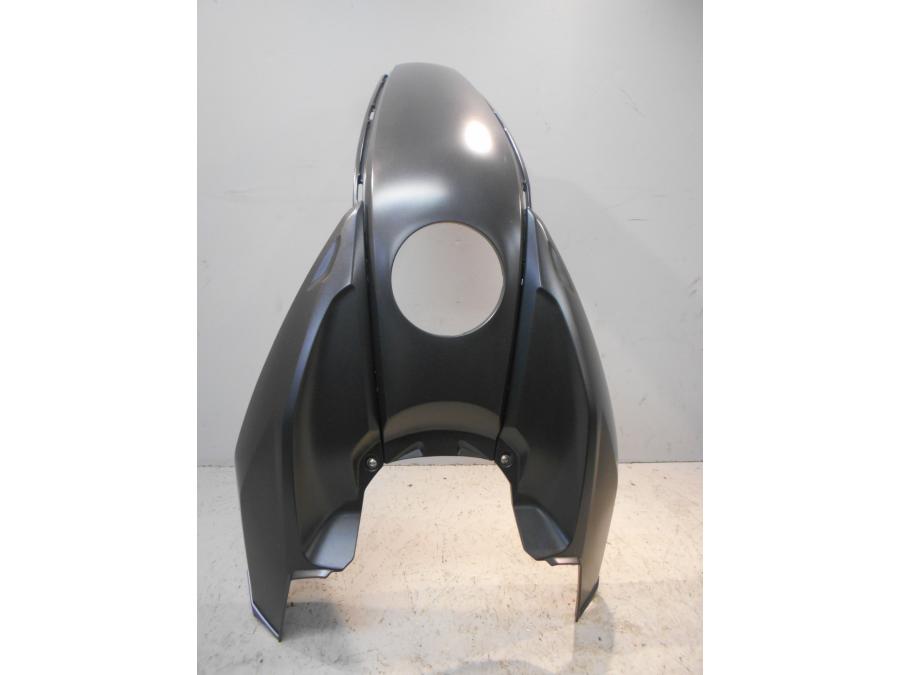 Höger sida på Bensintankskåpa från en BMW K 1600 -2015 motorcykel.