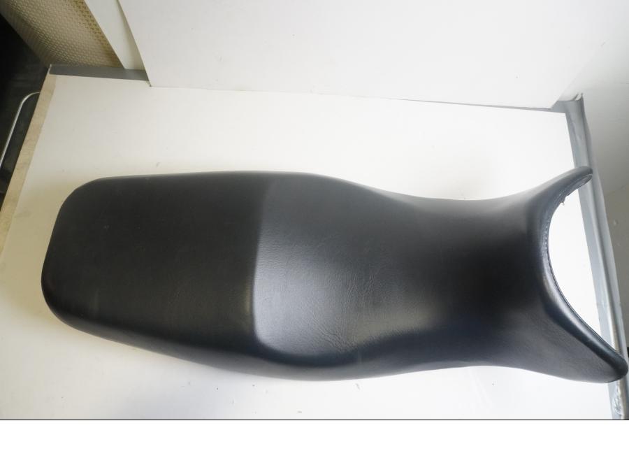 Framsidan på Sadel från en Kawasaki ZZR 1100 -1992 motorcykel.